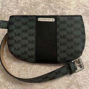 Brand New Michael Kors Black Zippered Belt Bag Fanny Pack w/ Silver Tone Accents